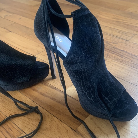 Aldo size 9 velvet 4 inch heels with platform long string straps. - Picture 5 of 8